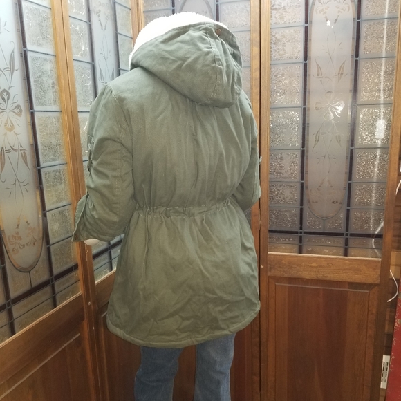 tao-yuting Winter Coat Converts To Fall Jacket! - Picture 3 of 9